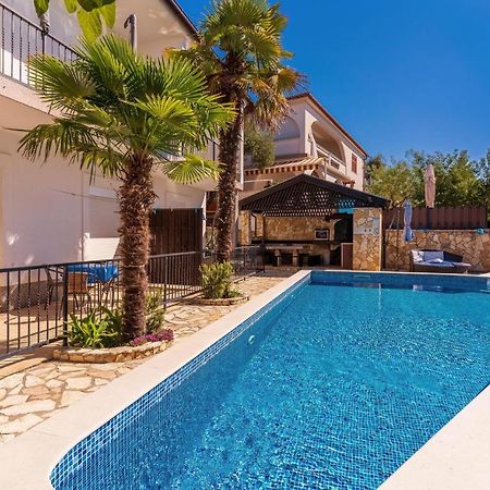 Cozy Apartment In Krk With Kitchen Krk Town Bagian luar foto