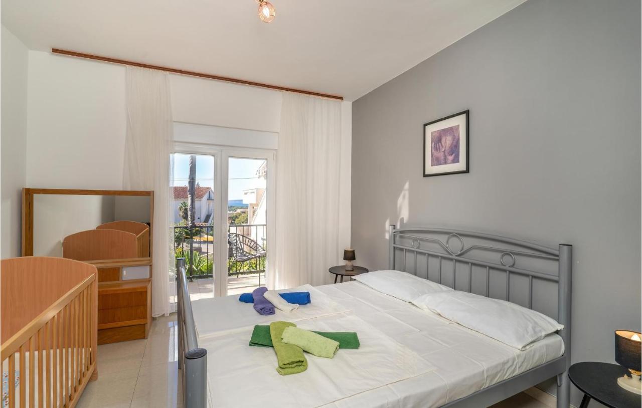 Cozy Apartment In Krk With Kitchen Krk Town Bagian luar foto