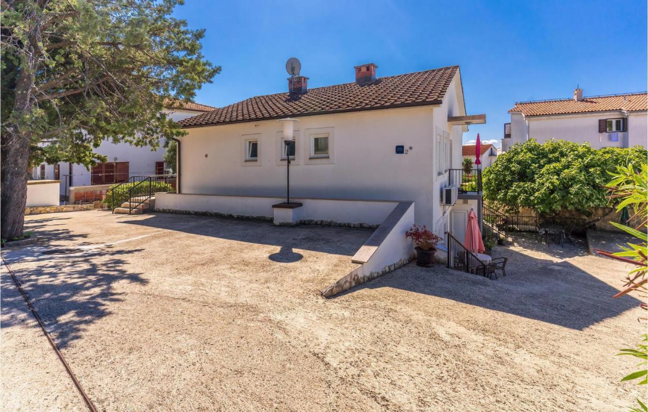 Cozy Apartment In Krk With Kitchen Krk Town Bagian luar foto