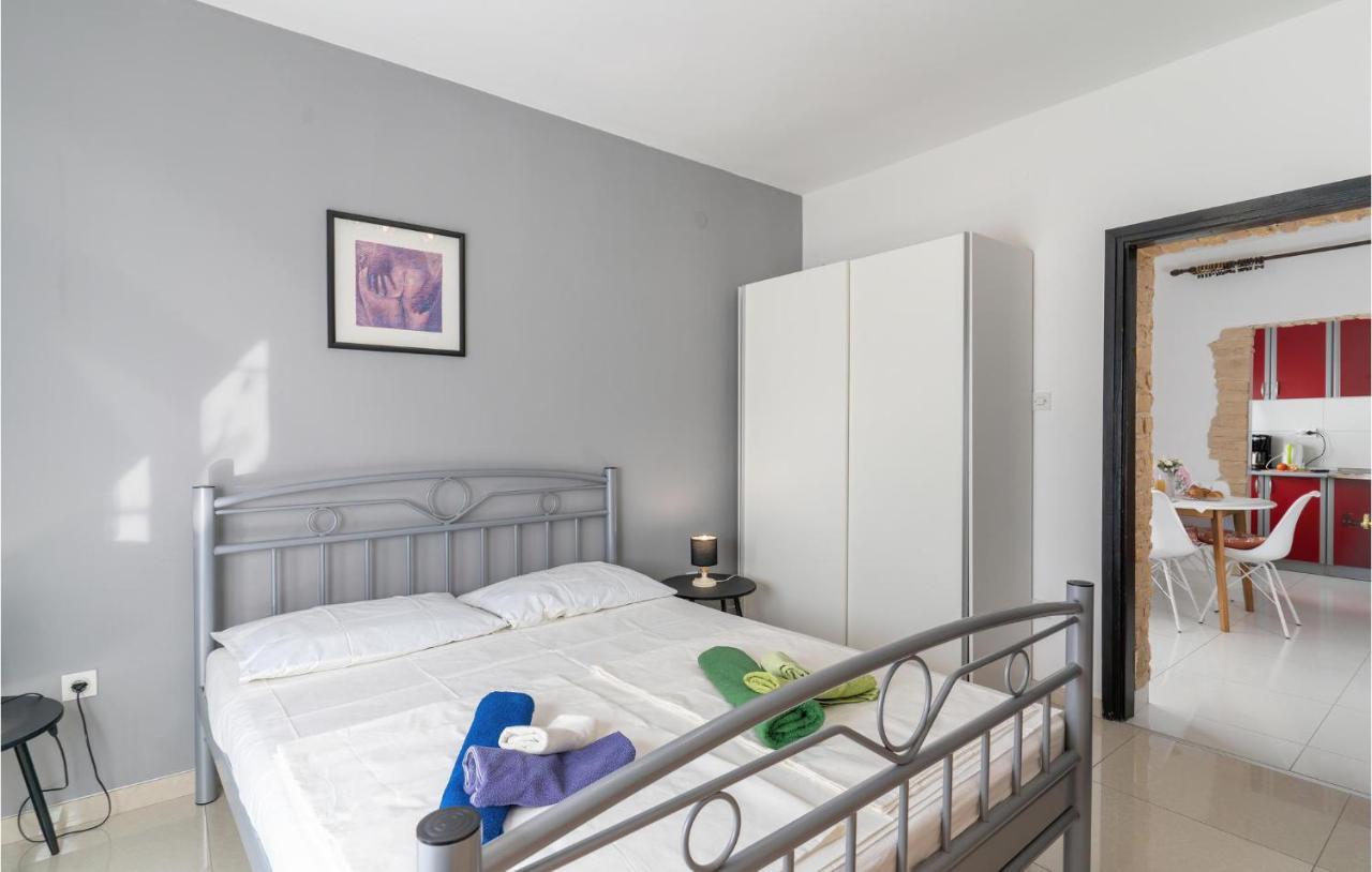 Cozy Apartment In Krk With Kitchen Krk Town Bagian luar foto