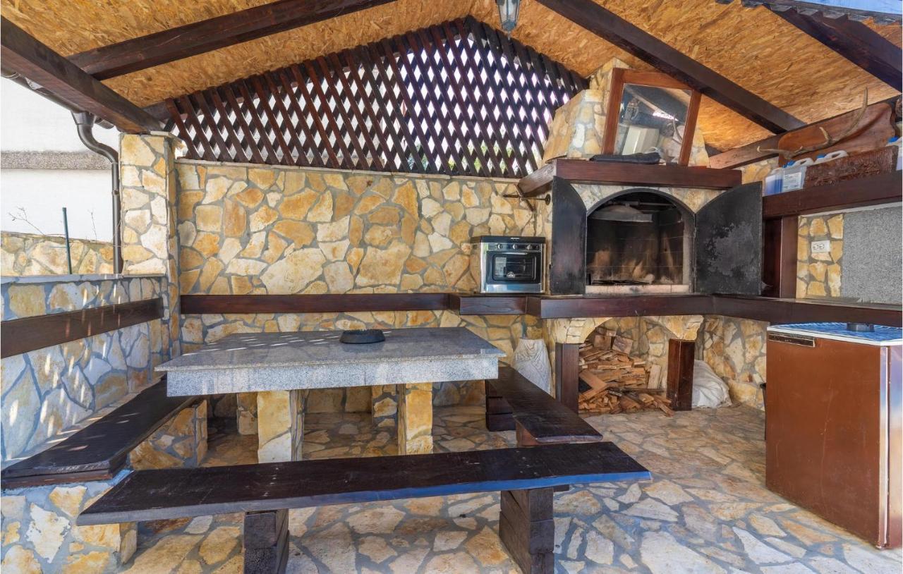 Cozy Apartment In Krk With Kitchen Krk Town Bagian luar foto